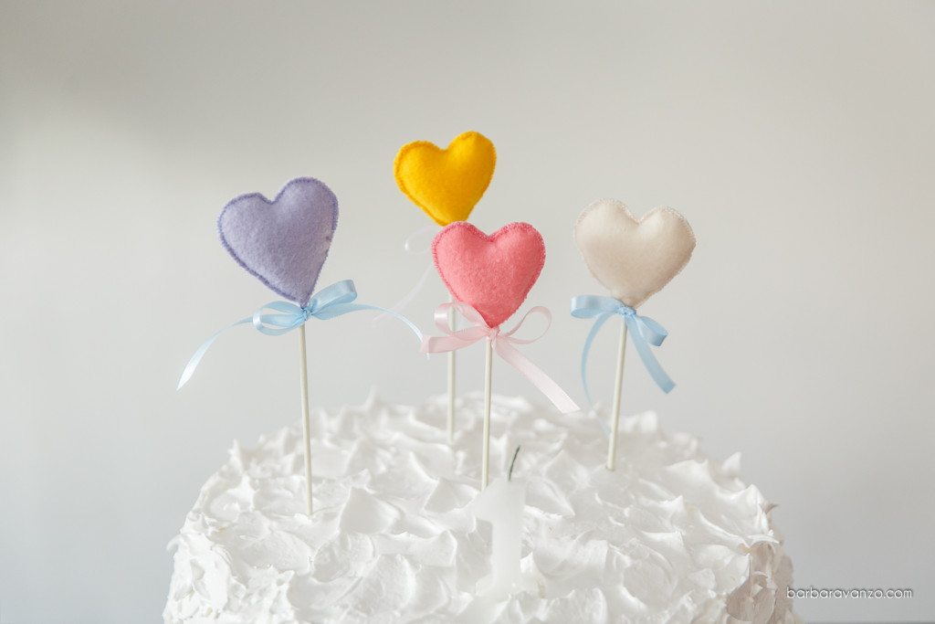 Festa de um ano com o tema O amor está no ar balões passarinhos pipas
